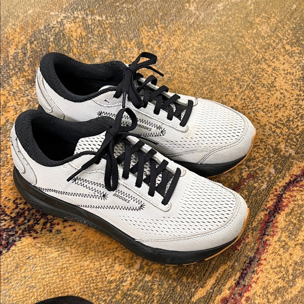 Women’s Brooks Ghost 16 Sz 9m